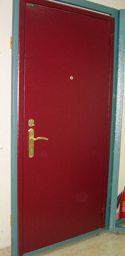 Двери металлические  с полимерной покраской  (красные)